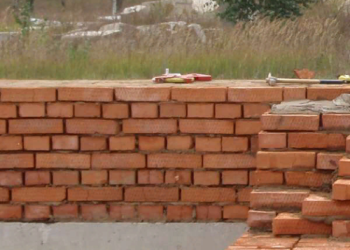 Особенности кладки стен из рядового кирпича и советы