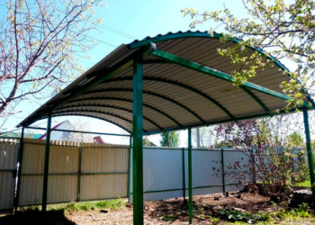 Делаем навес для авто из профнастила и советы