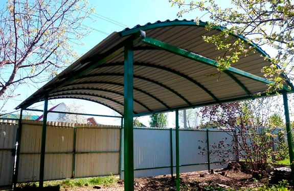 Делаем навес для авто из профнастила и советы