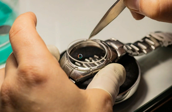 Особенности и правила замены стекла на часах Tissot