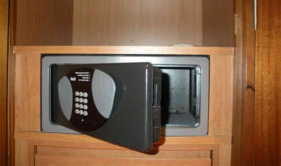 Применение и правила установки мебельных сейфов