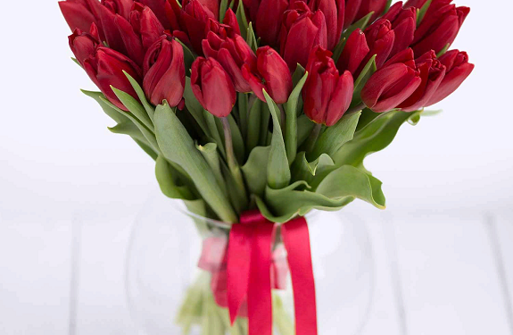 Оформляем букет цветов из тюльпанов и их сочетание