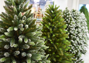 Достоинства литых искусственных елок и их выбор