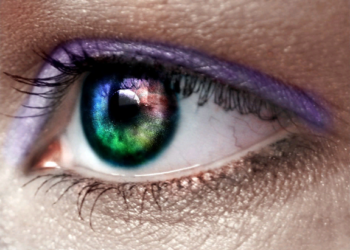 Цветные линзы: достоинства и правила носки