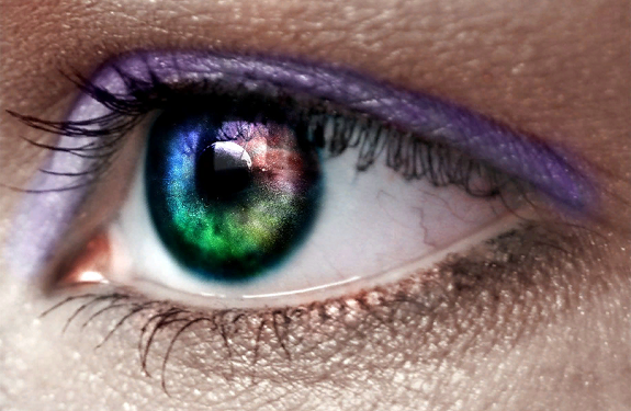 Цветные линзы: достоинства и правила носки