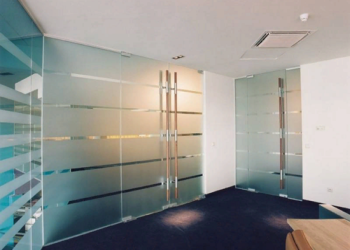 Применение закаленного стекла в интерьере и советы