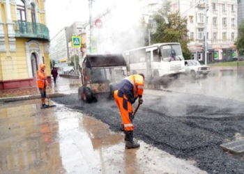 Как правильно выполнить укладку асфальта в дождь