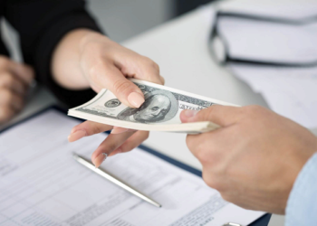 Как получить деньги под залог золота и советы