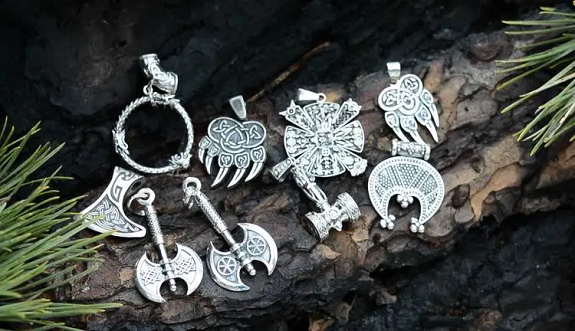 Какие бывают славянские обереги и особенности выбора