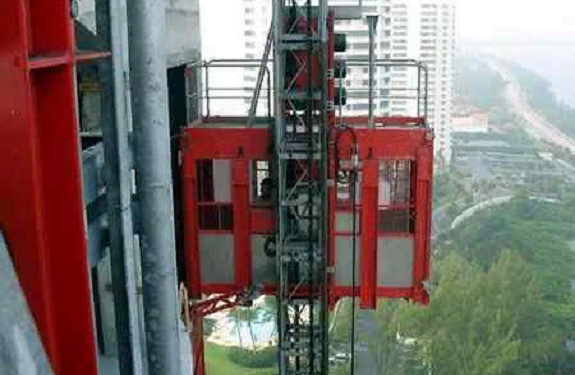 Строительные подъемники: разновидности и критерии выбора