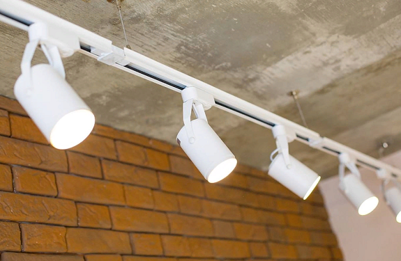 Главные преимущества трековых светильников и их монтаж
