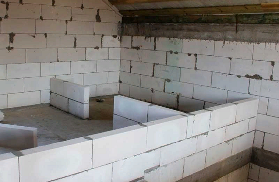 Как правильно выполнить строительство стен из газоблоков