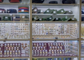 Виды витрин для орденов и медалей и их выбор