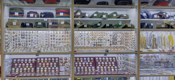 Виды витрин для орденов и медалей и их выбор