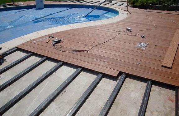 Доска для террасы: достоинства, требования и укладка