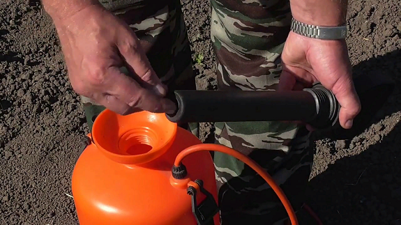 Как установить насос для садового опрыскивателя