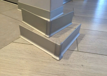 Особенности и правила монтажа алюминиевого плинтуса