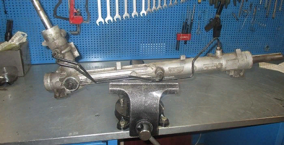 Особенности проведения ремонта рулевой рейки и советы