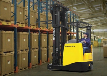 Назначение и выбор ричтрака для складских помещений