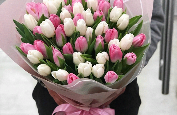 Интересные идеи и сочетания для букетов из тюльпанов