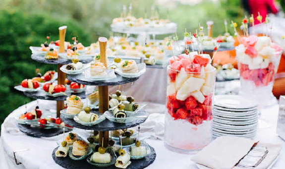 Как организовать выездное питание на праздник и советы