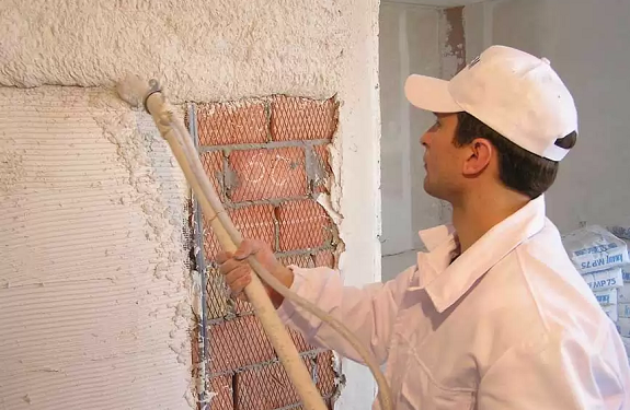 Машинная штукатурка стен: технология и этапы