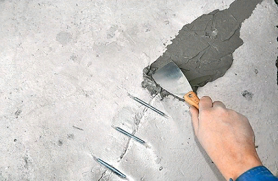 Ремонт квартир: устранение трещин в стене