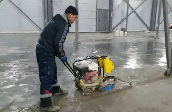 Нарезка швов в бетоне: технология, правила и этапы