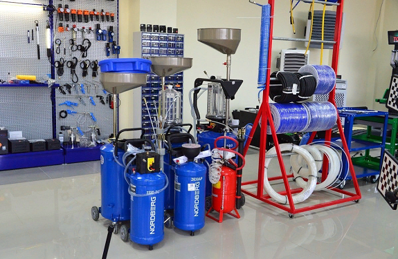 Оборудование для замены масла на авто: виды и выбор