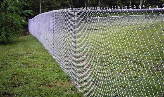 Достоинства и правила установки сетки рабицы