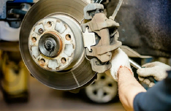 Основные этапы осуществления замены тормозных колодок и дисков