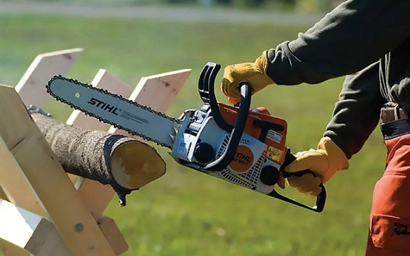 Какую бензопилу выбрать для дома и дачи