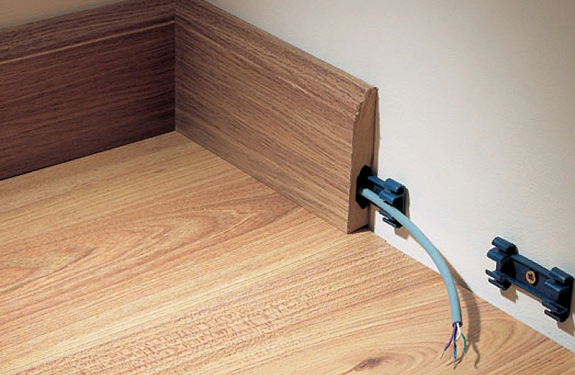 Как установить плинтус из МДФ и его достоинства