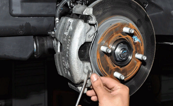 Ремонт тормозной системы на грузовиках: правила и советы