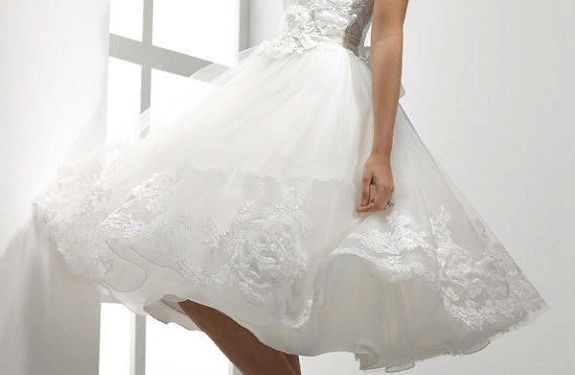 Требования и выбор коротких свадебных платьев