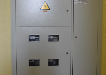 Характерные особенности этажных щитов и их установка