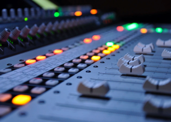 Достоинства работы под музыку и правила ее подбора