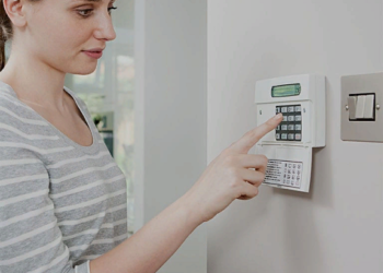 Подключение и монтаж охраны в квартире