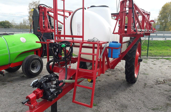 Як застосовуються причіпні обприскувачі?