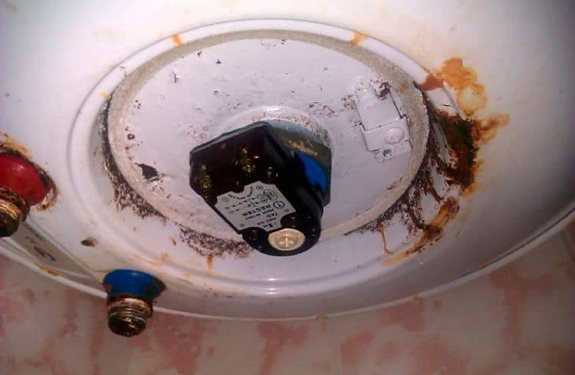 По каким причинам может не греть водонагревательный бак