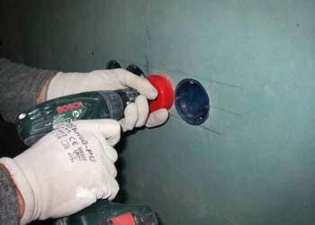 Установка розетки в ГКЛ стене: правила и советы