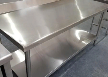 Разновидности и выбор разделочных столов из нержавейки