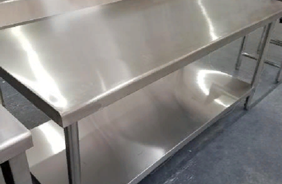 Разновидности и выбор разделочных столов из нержавейки