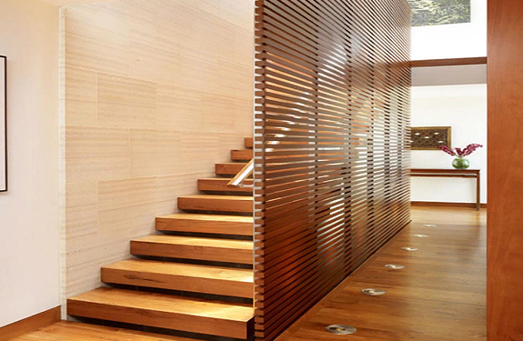 Лестничные перегородки из бруса: достоинства и установка