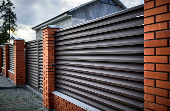 Варіанти встановлення жалюзі паркану та його головні переваги