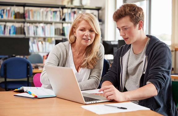 Почему стоит обращаться за помощью репетитора онлайн