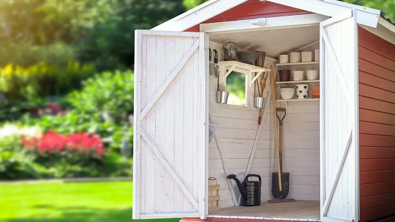 Что выгоднее: купить готовый или построить хозблок