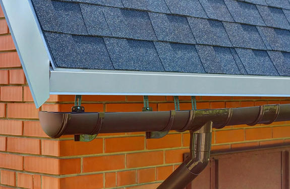 Как сделать сливную систему для крыши и несколько правил