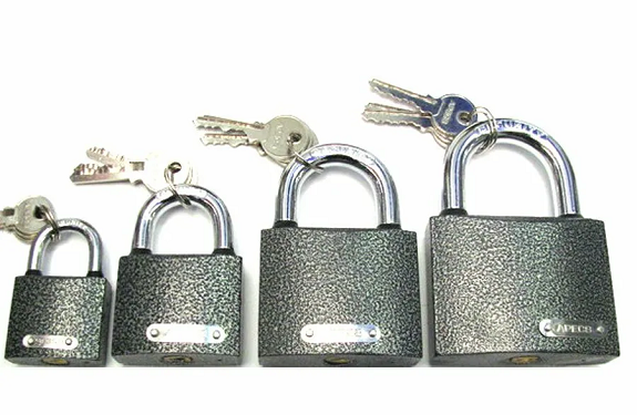 Як обрати навісний замок та особливості встановки