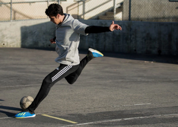Не поверите, но эти сороконожки Adidas могут полностью изменить вашу игру: узнайте как